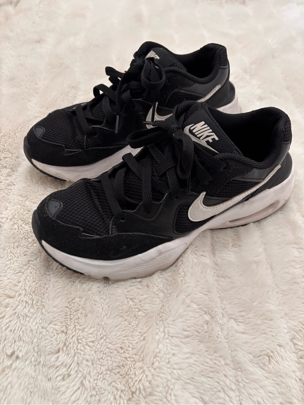 Nike Air Max Fusion Women’s Black and White Athletic Sneakers Size 8